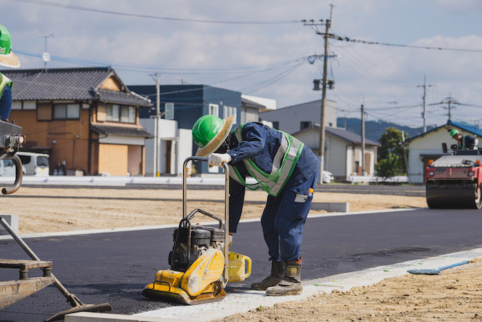 作業をする男性