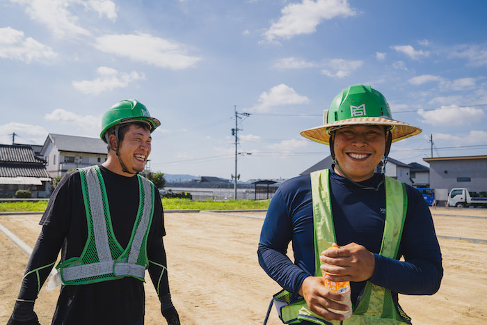 笑顔の男性作業員